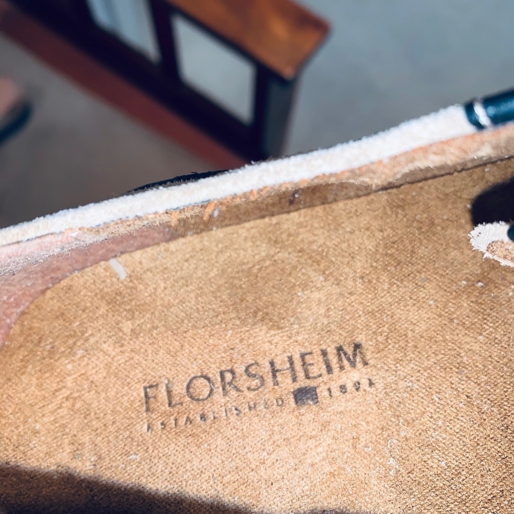 Florsheim Two Tone Derby Buck. - Picture 10 of 14